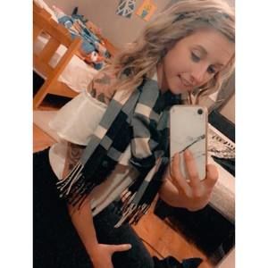 Meet your Posher, Tay